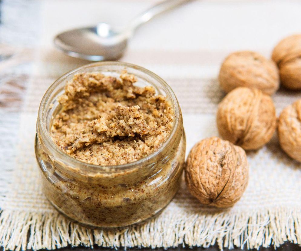 pasta z orzechów włoskich na słono