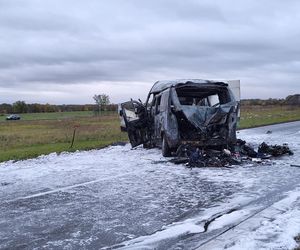 Mercedes płonął jak pochodnia. Dwie osoby nie żyją. Policja podała nowe ustalenia