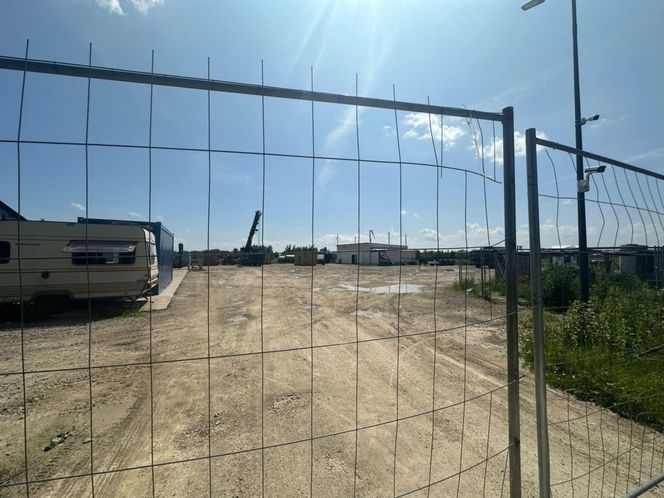 Tajemniczy kontener z bronią i amunicją na Podkarpaciu. W Laszkach pracują służby