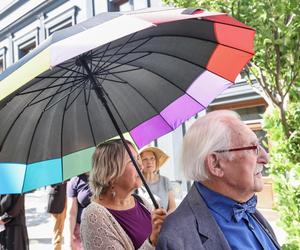 Ocalał z getta. Leon Weintraub odsłonił kamienie pamięci na ul. Włókienniczej