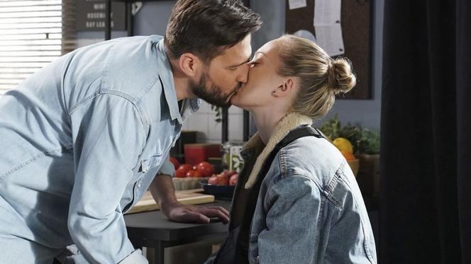 Barwy szczęścia, odc. 2706: Damian (Michał Lesień-Głowacki), Renata (Ania Mrozowska)