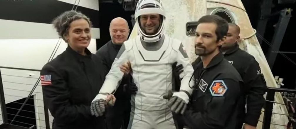 Ewakuacja astronautów z kapsuły Dragon