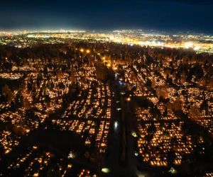 1 listopada na Cmentarzu Łostowickim w Gdańsku. Tak wygląda w dniu Wszystkich Świętych