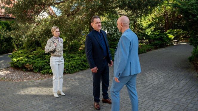 Barwy szczęścia odc. 3238. Robert Stefaniak (Paweł Ławrynowicz), Bazylow (Andrzej Szeremeta), Sonia (Weronika Nockowska)