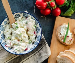 Do twarożku z rzodkiewką i szczypiorkiem dodaję 1 łyżeczkę. Jest pyszny i jeszcze zdrowszy 
