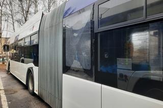 Ktoś strzelał do autobusu?