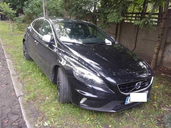 Nie chce im się czy nie potrafią? Tak parkują w Płocku "bezmyślni kierowcy" [ZDJĘCIA]