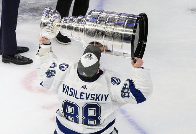 drużyna Tampa Bay Lightning ze zdobytym Pucharem Stanleya