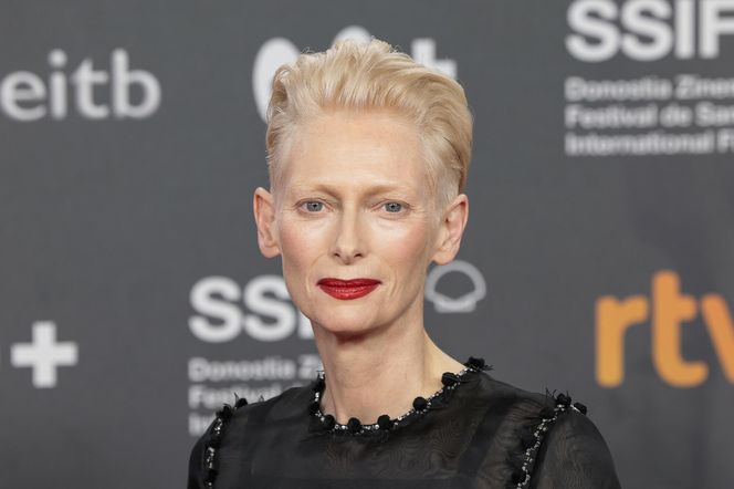 „Byłam na 43 pogrzebach” - Tilda Swinton wraca do najtrudniejszego czasu swojego życia