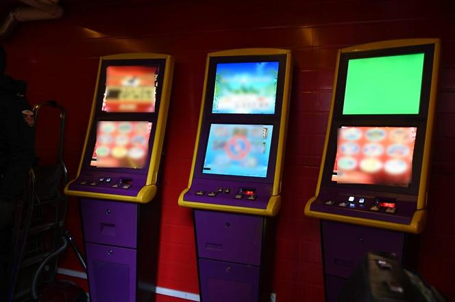 Służby zabezpieczyły nielegalne automaty do gier w kontenerze przy ul. Lubartowskiej w Lublinie