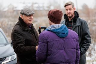 Na Wspólnej, odc. 3571: Hebel (Tadeusz Huk), Seba (Bartosz Głogowski), Aleks (Adam Turczyk) 