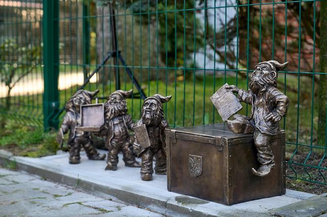 Nowe krasnale na wrocławskim Jagodnie.  Upamiętniają rekordowe głosowanie w wyborach parlamentarnych