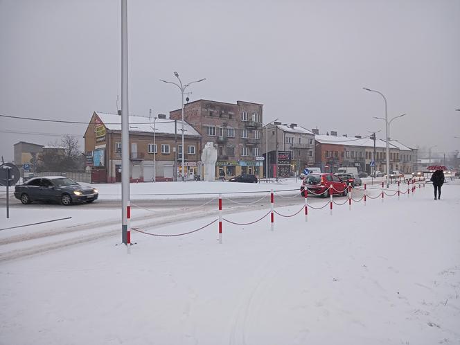 Zima w Świętokrzyskiem. Skarżysko-Kamienna w białym puchu. Zobacz zdjęcia