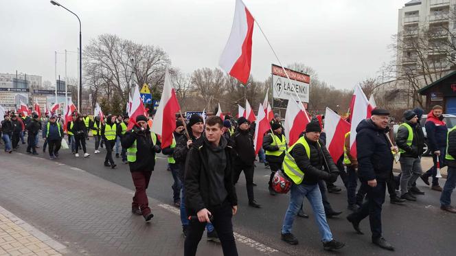 Protest rolników w woj. lubelskim. Rolnicy w Lublinie rozpoczęli przemarsz. Mamy zdjęcia!