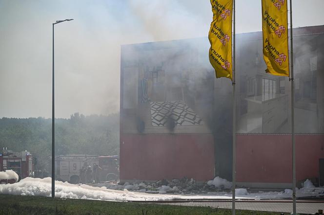 Służby ostrzegają! Alarmowy poziom amoniaku w związku z pożarem w Krośnie