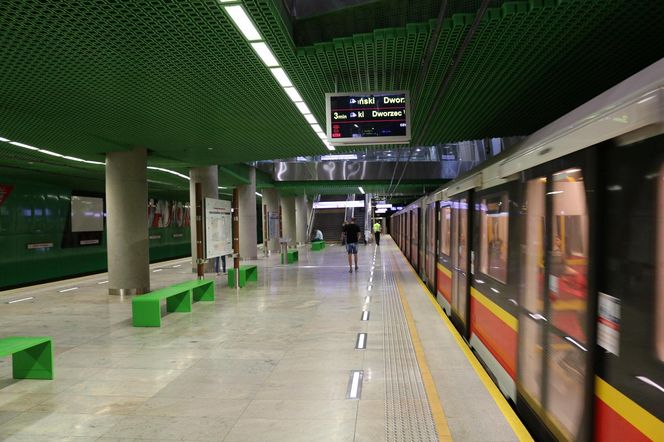 Stadion Narodowy - stacja metra M2 w Warszawie