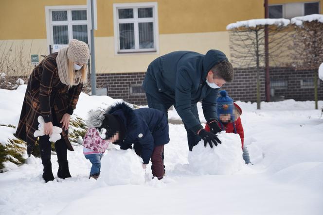Ulepił bałwana i wycałował żonę