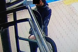 Atak w Warszawie. Chciał okraść i pobić kobietę idącą do pracy. Grozi mu 15 lat odsiadki