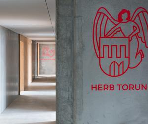 Mieszkanie Plus Toruń: pierwsze osiedle z prefabrykatów w ramach  programu Mieszkanie Plus od  S.A.M.I Architekci
