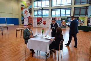 W tegorocznych Mistrzostwach Młodych Kelnerów wzięło udział 16 uczestników z całej Polski