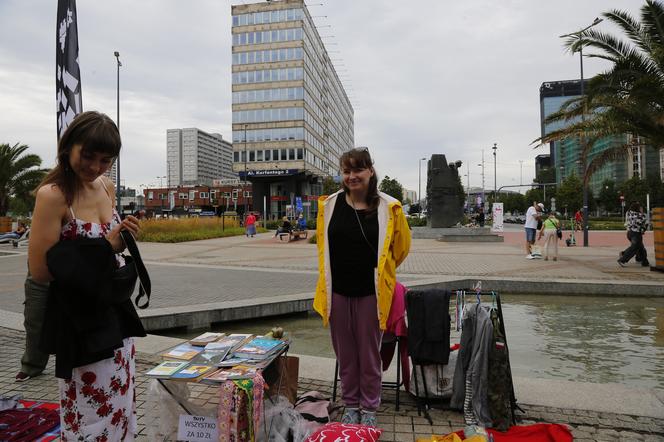 Garażówka w Katowicach jakiej nie było. Cudowne przedmioty wystawione za bezcen