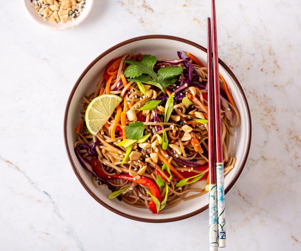 Japońska uczta bez wychodzenia z domu. Ten makaron sprawdzi się idealnie