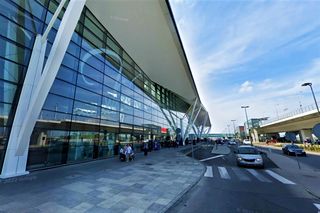 Kluczowemu lotnisku grozi paraliż? Konflikt narasta. Pracownik nic nie jest tutaj wart