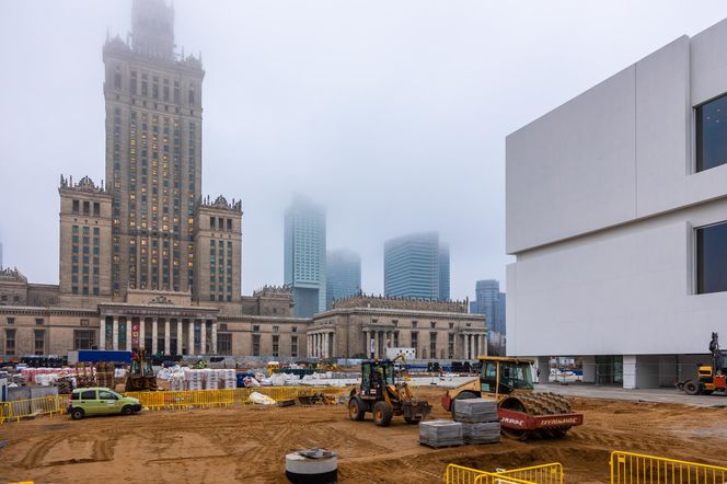 Trwa przebudowa części dawnego Placu Defilad w plac Centralny