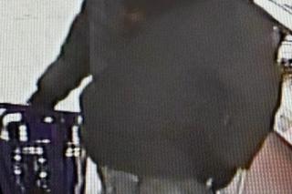 W Knurowie ukradli whisky za ponad 1 tys. zł, szuka ich policja. Rozpoznajesz ich? 