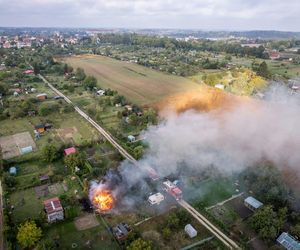 Dramat w domku letniskowym. Zanim przyjechali strażacy, gasili ogień własnymi mundurami