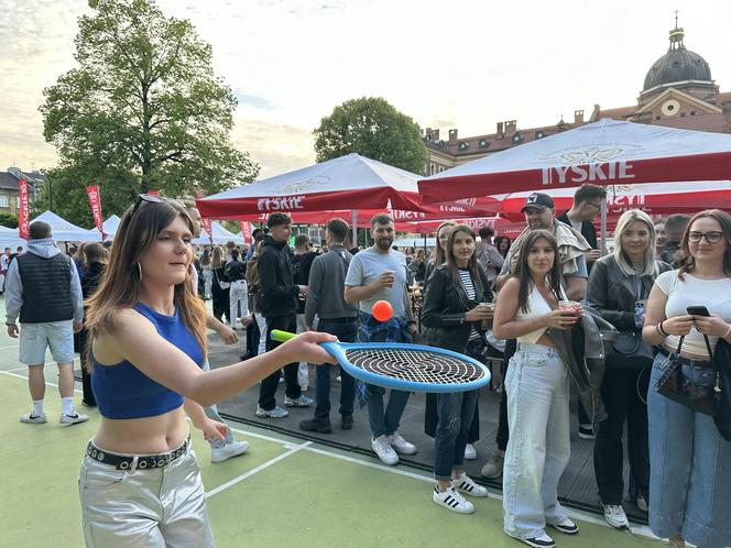 Juwenalia UEK 2024. Strefa Radia ESKA. Tłumy studentów na Koncercie Głównym