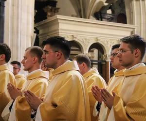 Kraków. Abp Marek Jędraszewski wyświęcił nowych księży. Chętnych więcej niż rok temu