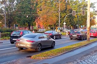 Utrudnienia na placu Zwycięstwa i Bramie Portowej
