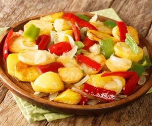 Od kiedy znam przepis, ziemniaki robię jak Hiszpanie. Wystarczy kilka składników i 30 minut   