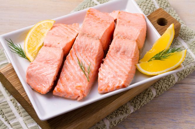 Łosoś na parze: łatwy sposób na łososia [przepis]