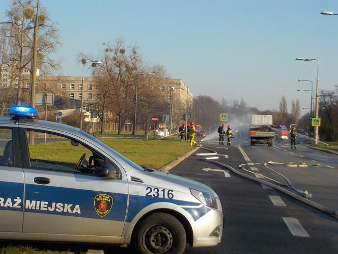 Zablokowana ul. Banacha. Rozszczelniły się butle z acetylenem!