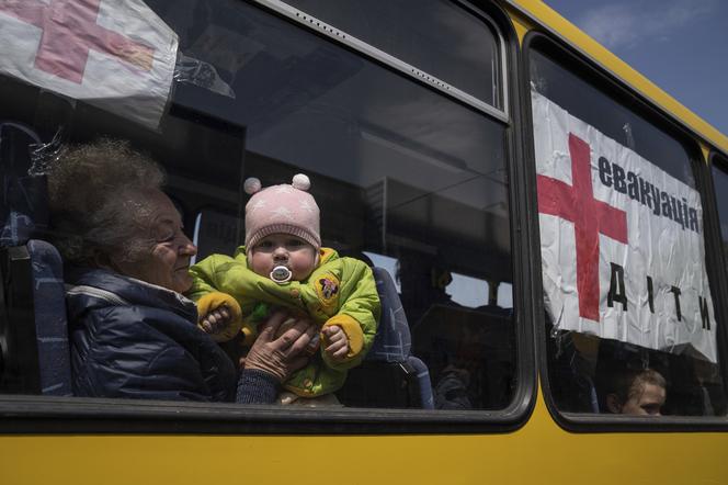 Ukraina/ Wojsko: Rosjanie skierowali kolumnę ewakuacyjną na zaminowany teren, ocalałych rozstrzelano