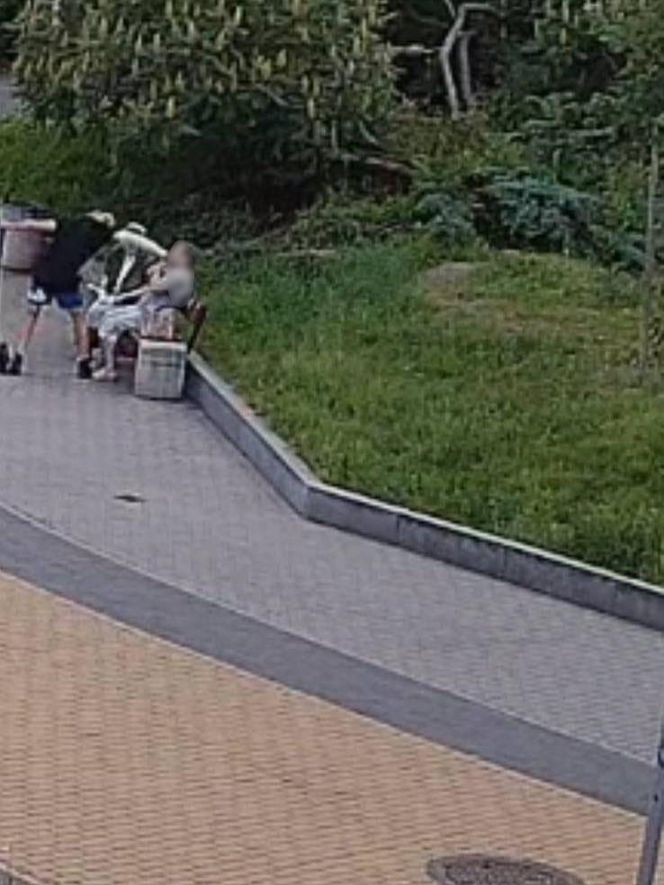 Nowy postrach seniorów we Wrocławiu. Złodziej na hulajnodze zrywa łańcuszki, policja szuka przestępcy
