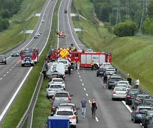 Tragiczny wypadek na S7 w Łącznej. Nie żyje kobieta, dwie osoby ranne