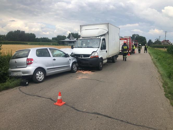 Pierszyce: 77-letni kierowca volkswagena doprowadził do zderzenia z ciężarówką 