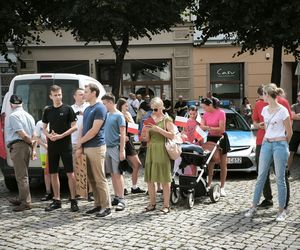 Manifestacja pod hasłem Sto nielegalnej imigracji w Lesznie