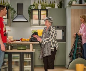 Na Wspólnej odc. 4033. Sabina Szulc (Małgorzata Duda-Kozera), Wojtek (Wojciech Błach), Żaneta (Anna Guzik)