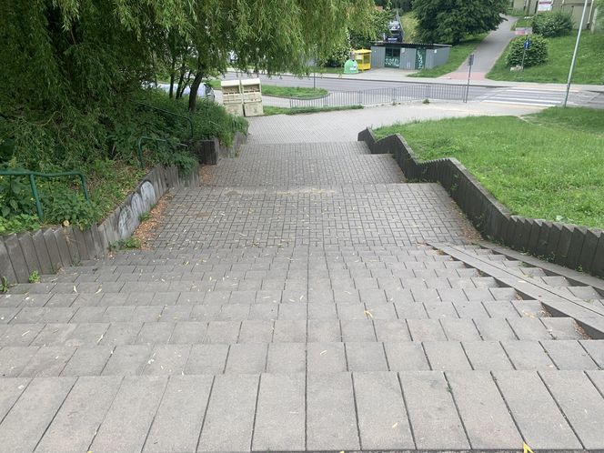 Schody dzielą ścieżkę rowerową. W internecie pojawiła się dyskusja na temat lubelskiej infrastruktury