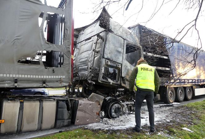 3 ciężarówki celowo podpalone na parkingu