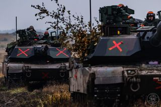 Abrams M1A1 kontra Abrams M1A2 SEPv3. Czołgi „starły się” podczas ćwiczenia „Lampart-25”