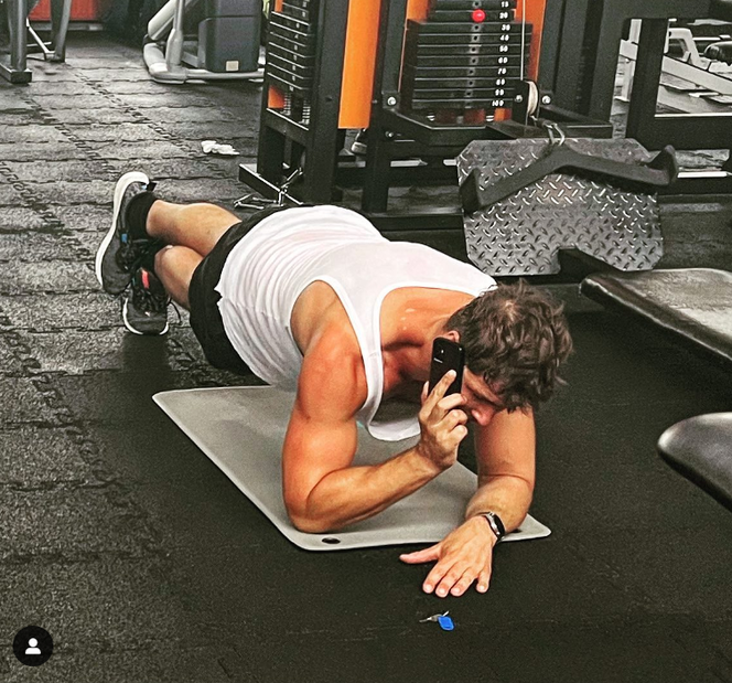 M jak miłość. Mikołaj Roznerski na Instagramie 