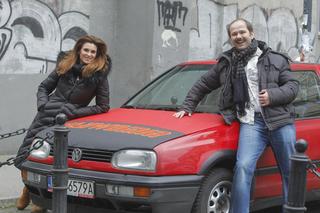 Zaczął karierę jako aktor, by teraz śpiewać piosenki rock polo. Kim jest słynny Sławomir i co o nim wiemy?