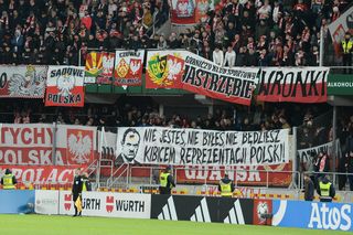 Skandaliczny transparent z Donaldem Tuskiem na meczu w Kownie