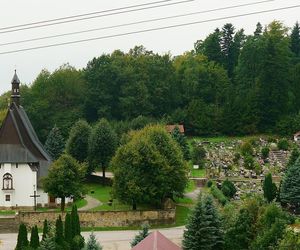 To jedna z najstarszych wsi w Małopolsce. Już w średniowieczu miała swoją parafię