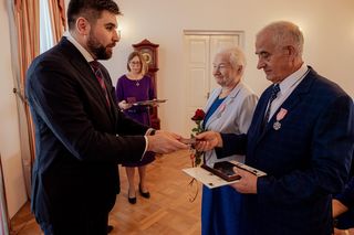 Od 50 lat są małżeństwem. Szczęśliwe pary z Chełma otrzymały Medale za Długoletnie Pożycie Małżeńskie